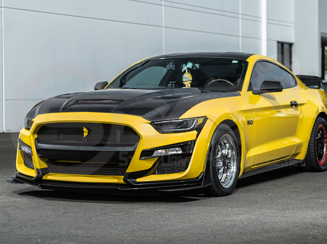 2015-2017 FORD MUSTANG S550 | TERMINATOR STYLE CARBON FIBER FRONT AIR VENTED HOOD